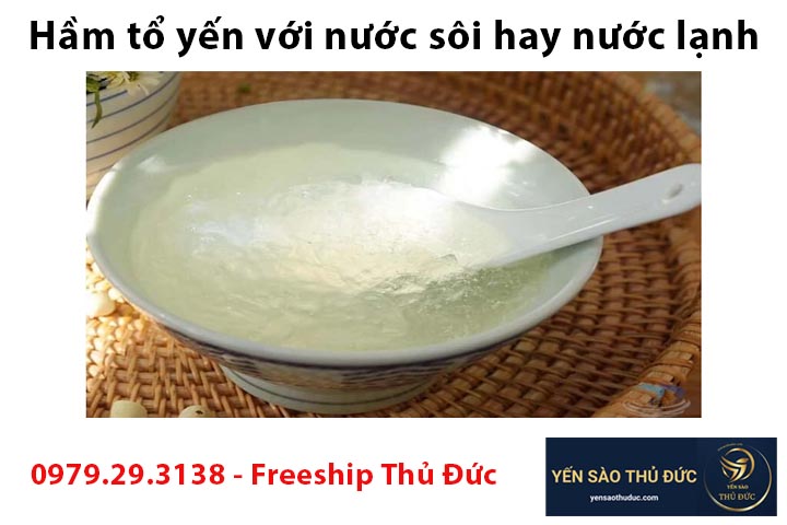 Nước sôi hoặc nước lạnh để hầm yến sào